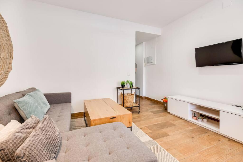 Lxr Neptuno Renovated And Pool Appartamento Torremolinos